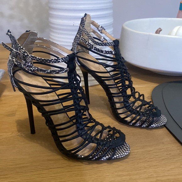Strappy heels like new - Picture 2 of 4